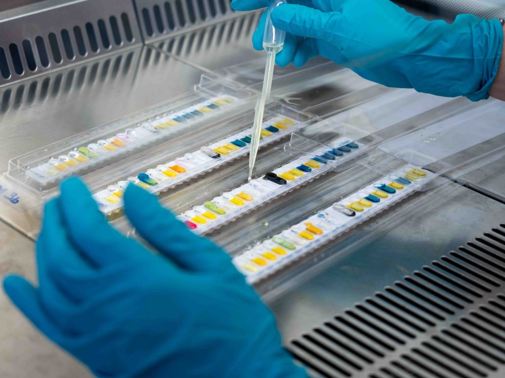 Analyse de l'air aérobiocontamination et comptage particulaire en hygiène hospitalière par laboratoire QUALYSE. Analyses microbiologiques hopitaux